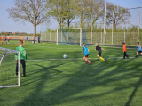 Trainingsavond S.K.N.W.K. JO7-1, JO11-1JM en JO12-1JM van maandag 8 april 2024 (45/79)